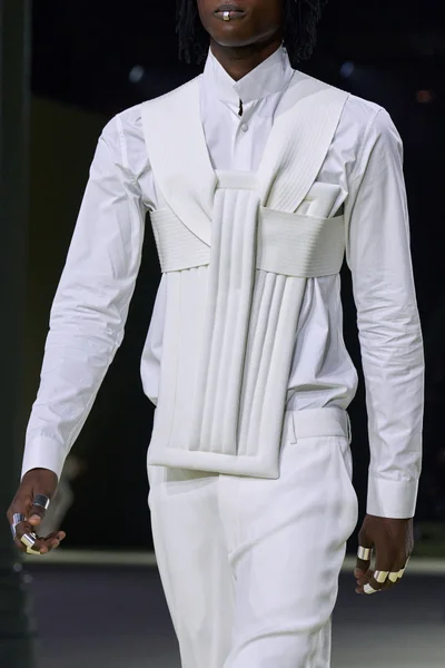 Look 9